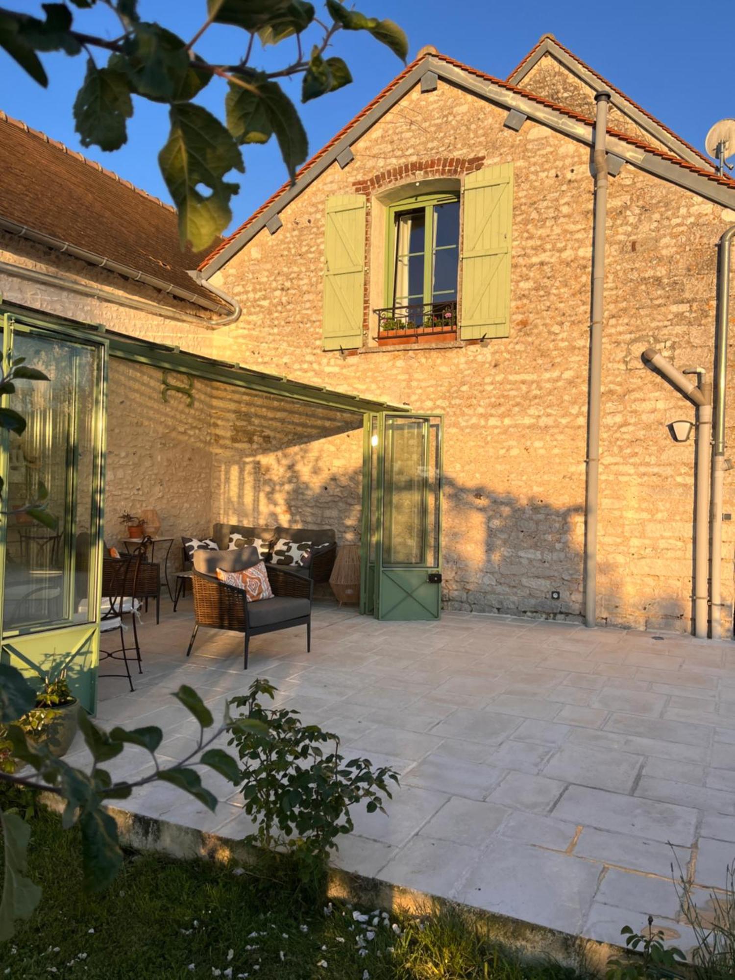 Le Clos Des Vignes Bed & Breakfast Notre-Dame-de-l'Isle Exterior photo